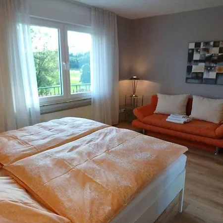 With 8 Bedrooms بيت للعطل