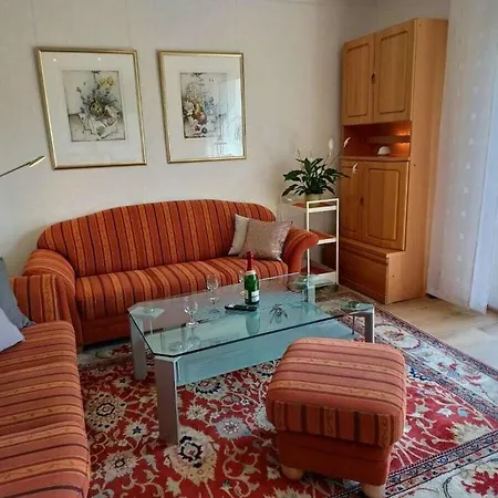 With 8 Bedrooms بيت للعطل *