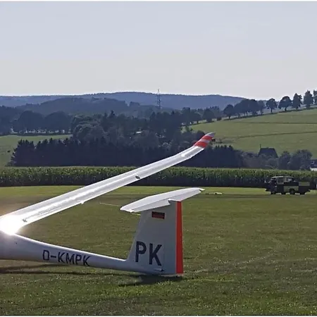 With 8 Bedrooms بيت للعطل