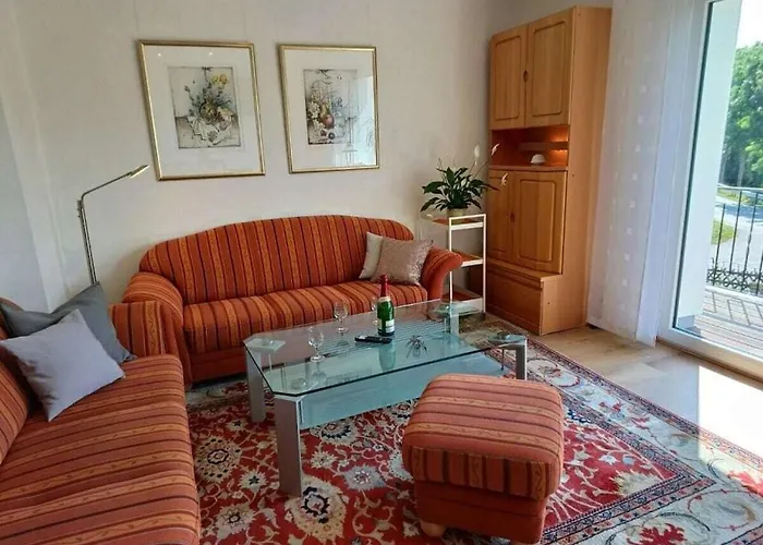 With 8 Bedrooms Semesterbostad *